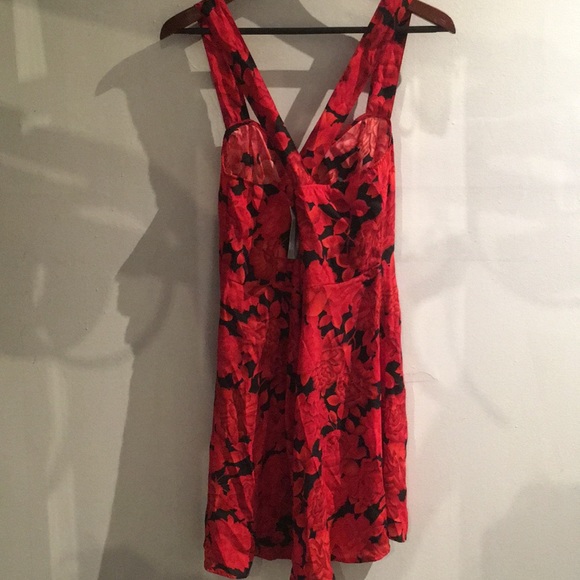 Red and black flower print dress NWT - Picture 3 of 5